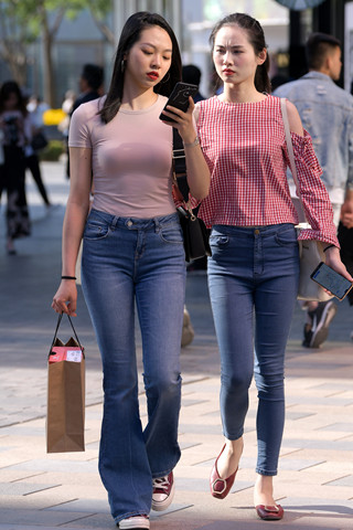 街拍牛仔姐妹