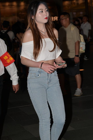 夜拍牛仔裤凉高美眉