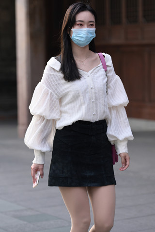 穿丝的漂亮小姐姐