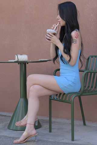 蓝色裙气质美女