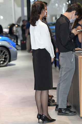 超薄黑丝高跟礼仪导购小姐姐