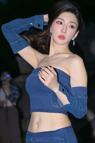 牛仔裙大长腿--悠悠