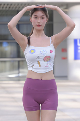 搭讪苗条的短款瑜伽裤小姐姐 【图片➕视频】