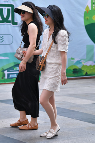 不细看你都不知道穿了丝